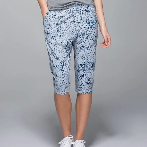 Lululemon Retreat Yogi Crop - Picture 2 of 12